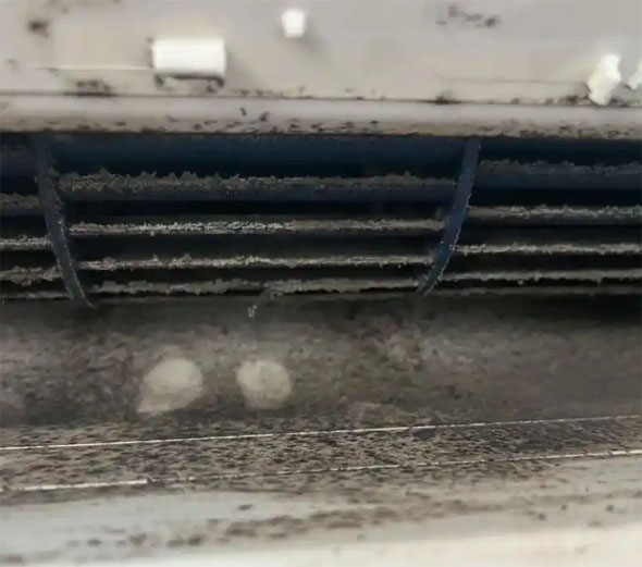 玉林市空调吹的风有股烧焦味是怎么回事